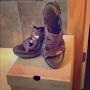 EUC BORN Leather Wedge Sandal Size 9